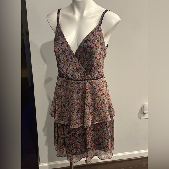 DB Studio Floral Print Tiered Aline Rose Floral V-Neck Mini Dress - Picture 1 of 7